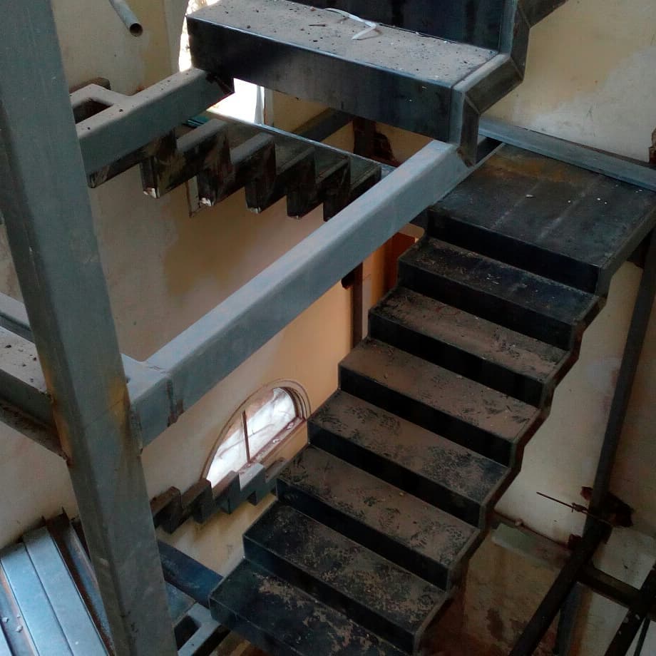 Cuidado y Mantenimiento de Estructuras Metálicas: Una Prioridad Ineludible